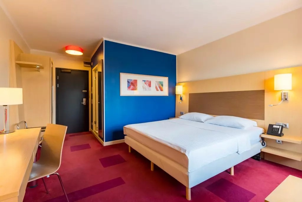 هتل کازموس پولکوسکایا سنت پترزبورگ